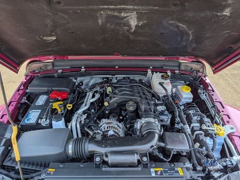 Certified 2024 Jeep Wrangler Sahara w/ Technology Group image 34