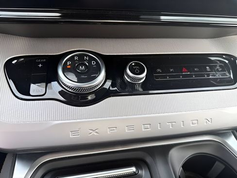 Used 2025 Ford Expedition Active AWD/4WD image 14