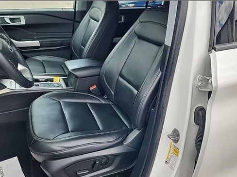 Used 2023 Ford Explorer XLT w/ Equipment Group 202A AWD/4WD image 5