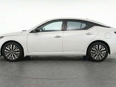 Used 2025 Nissan Altima 2.5 SV image 5