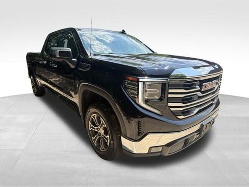Used 2023 GMC Sierra 1500 SLT AWD/4WD image 3