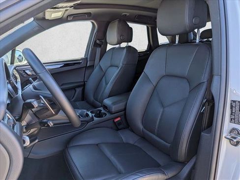 Used 2025 Porsche Macan image 5