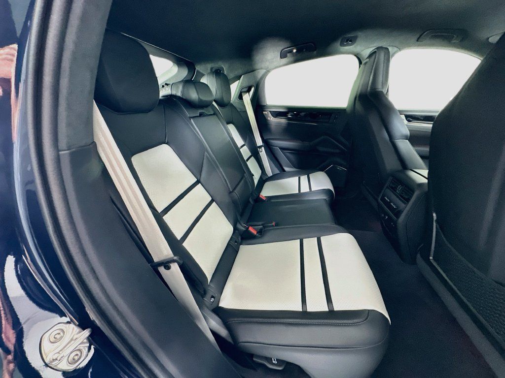 New 2026 Porsche Cayenne Turbo GT AWD/4WD image 28