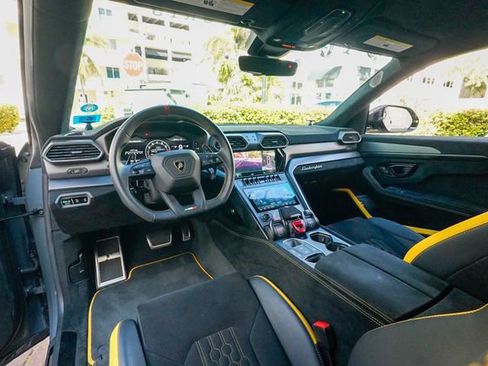 Used 2023 Lamborghini Urus Performante image 3