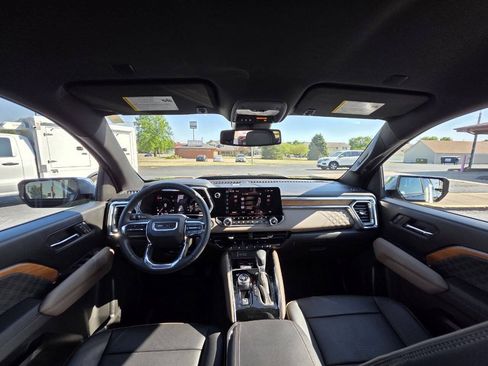 Used 2024 GMC Canyon Denali AWD/4WD image 12