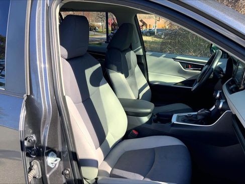 Used 2021 Toyota RAV4 XLE w/ Convenience Package AWD/4WD image 8