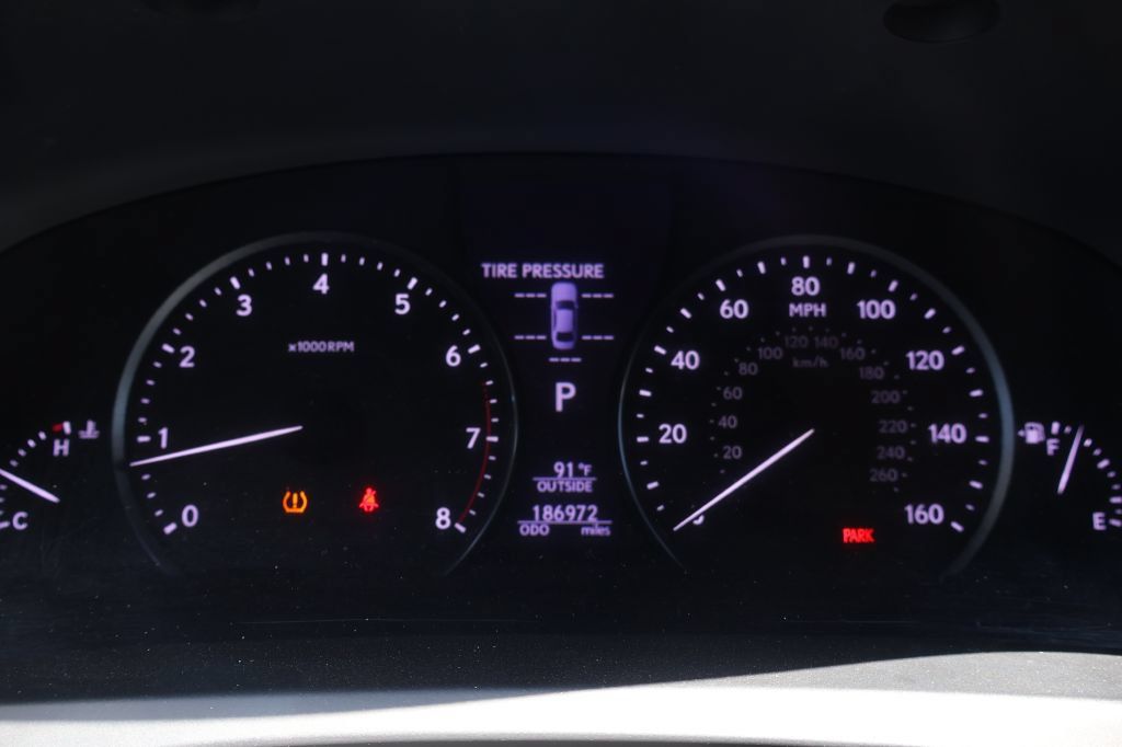 Used 2013 Lexus LS 460 w/ Comfort Pkg RWD image 17