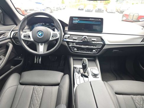 Used 2023 BMW 530e xDrive w/ M Sport Package AWD/4WD image 18