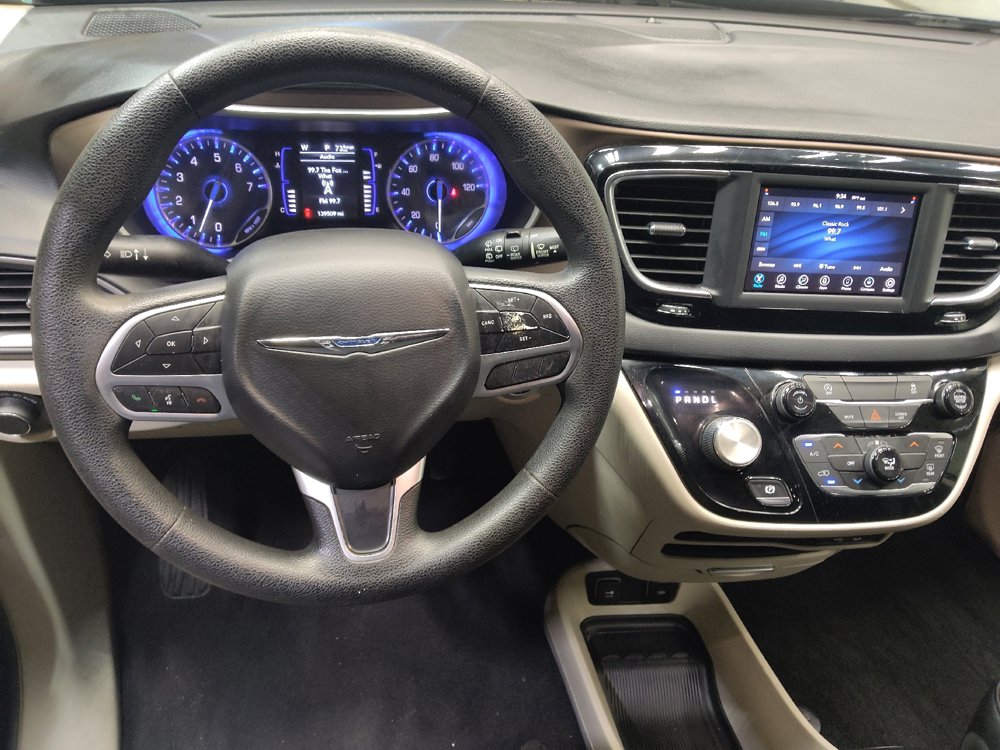 Used 2020 Chrysler Voyager Lxi FWD image 22