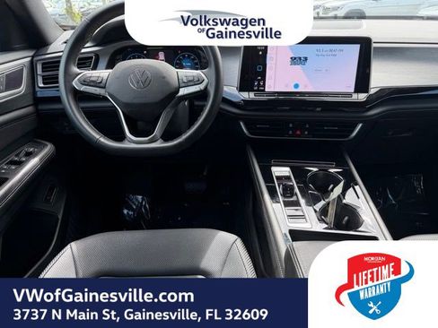 Certified 2025 Volkswagen Atlas Cross Sport SE AWD/4WD image 15