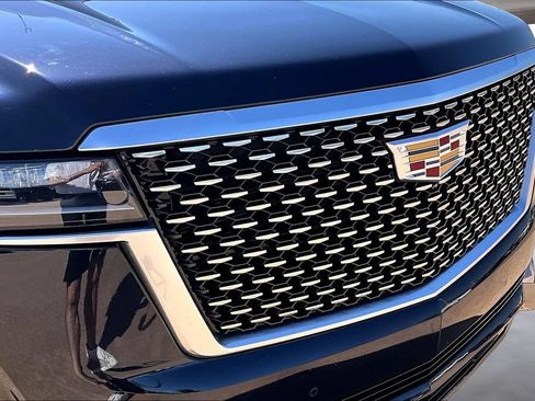 Used 2023 Cadillac Escalade ESV Premium Luxury AWD/4WD image 29