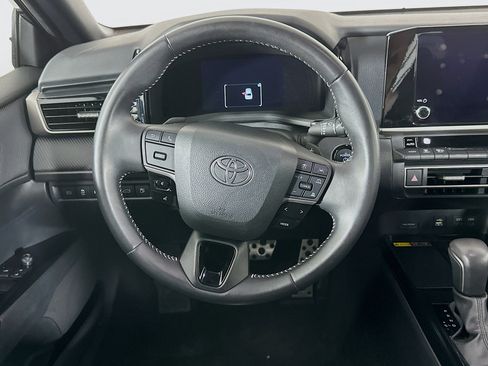 Used 2025 Toyota Camry SE image 18