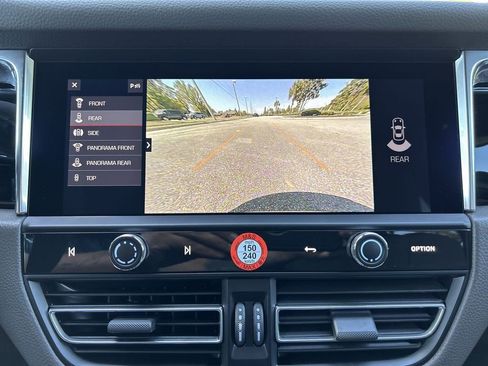 Certified 2025 Porsche Macan image 13