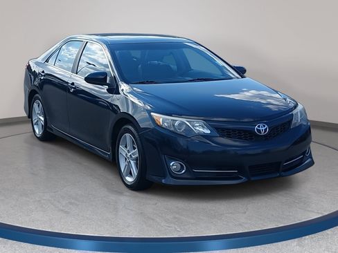 Used 2012 Toyota Camry SE FWD image 3