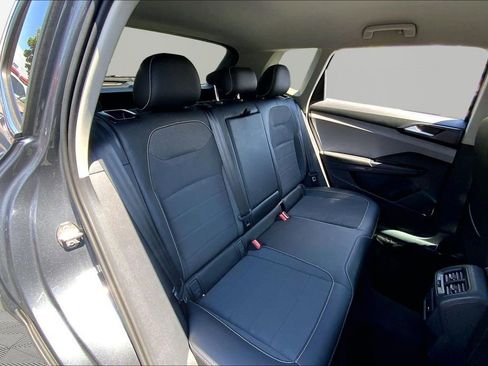 Used 2022 Volkswagen Taos SE AWD/4WD image 17