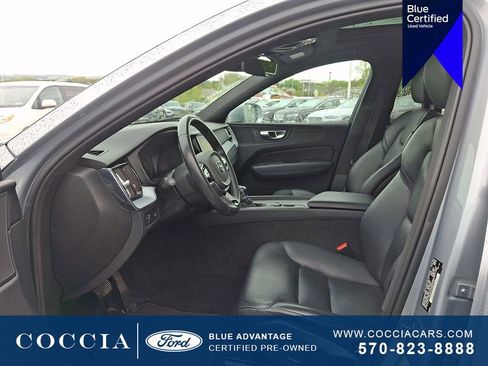 Used 2018 Volvo XC60 T5 Momentum w/ Vision Package AWD/4WD image 13