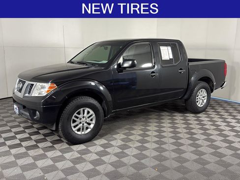 Used 2019 Nissan Frontier SV image 1