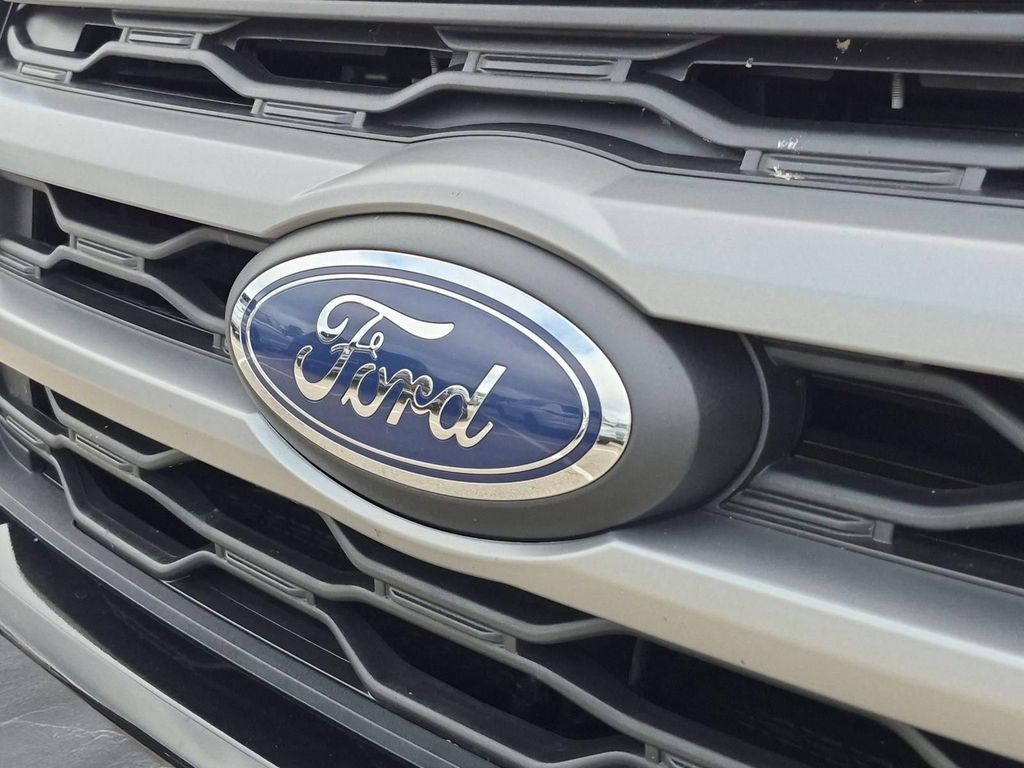 Used 2023 Ford Expedition XLT AWD/4WD image 9