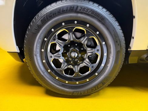 Used 2011 Chevrolet Avalanche LT w/ Suspension Package, Off-Road AWD/4WD image 16