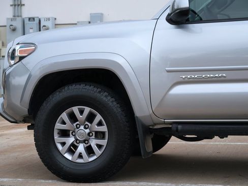 Used 2018 Toyota Tacoma SR5 RWD image 26