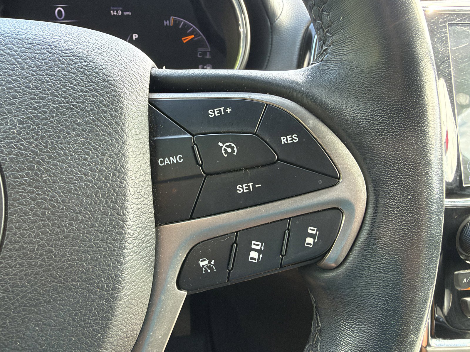 Used 2019 Jeep Grand Cherokee Overland AWD/4WD image 20
