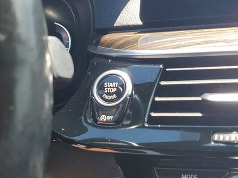 Used 2018 BMW 530i xDrive w/ Premium Package AWD/4WD image 17
