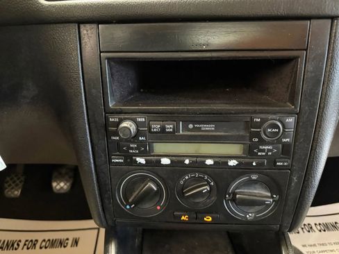 Used 2001 Volkswagen Golf GL image 14