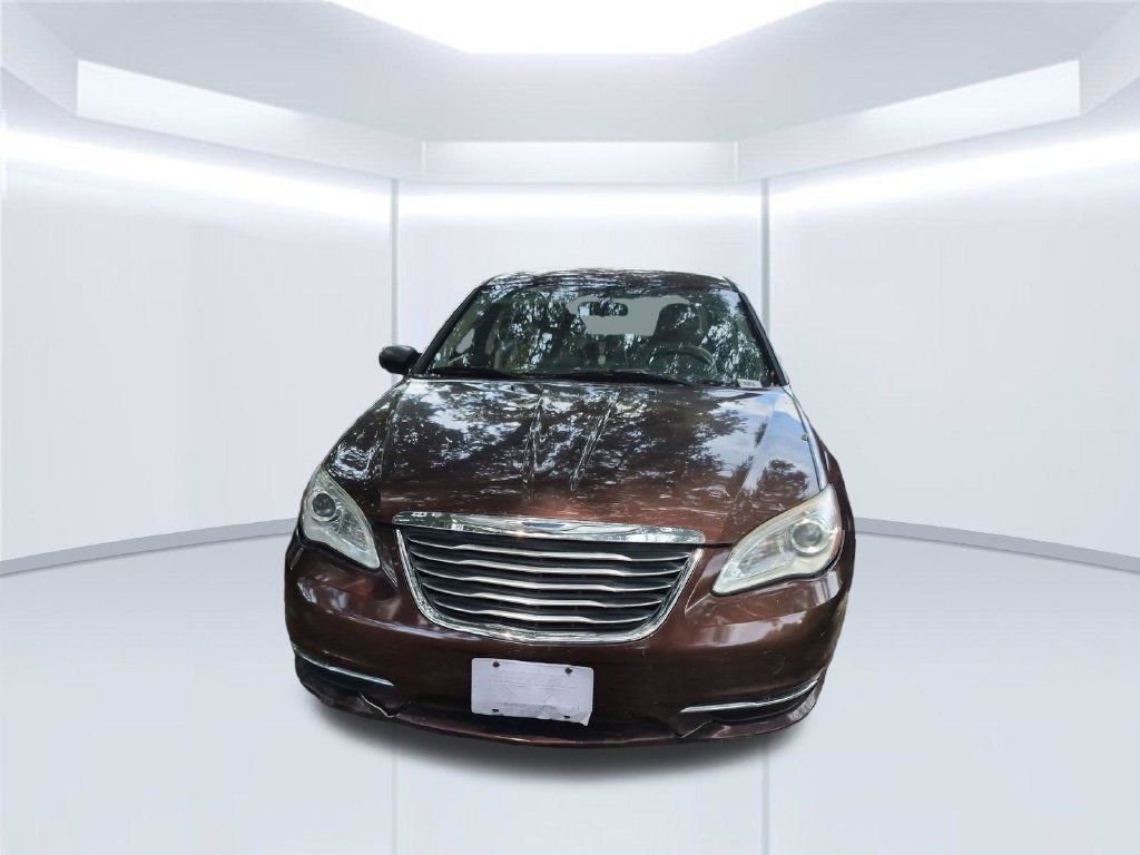 Used 2013 Chrysler 200 Touring FWD image 5
