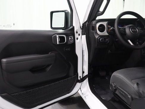 New 2025 Jeep Gladiator Sport image 9