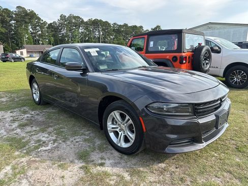 Used 2022 Dodge Charger SXT w/ Leather Interior Group RWD image 6