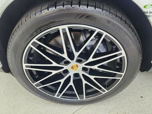 Used 2024 Porsche Cayenne Coupe AWD/4WD image 55