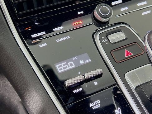 Certified 2023 Porsche Panamera 4 image 18