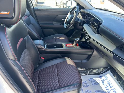 Used 2025 Nissan Kicks SR w/ SR Premium Package AWD/4WD image 26