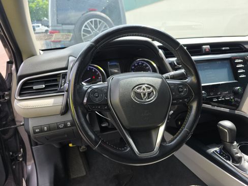 Used 2019 Toyota Camry SE FWD image 10