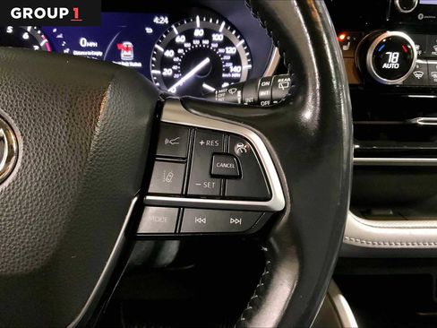 Certified 2021 Toyota Highlander XLE image 25