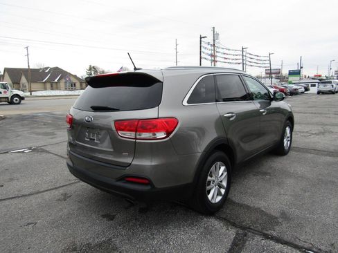 Used 2016 Kia Sorento LX image 7