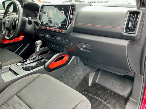 Used 2025 Nissan Frontier PRO-4X image 25