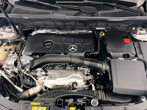Certified 2022 Mercedes-Benz GLB 250 4MATIC image 9