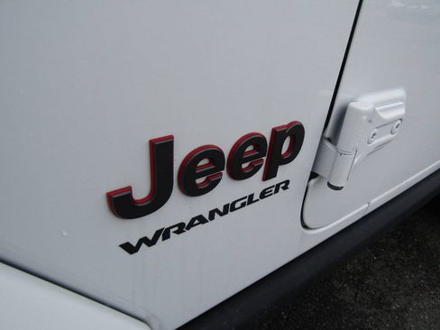 Used 2018 Jeep Wrangler Rubicon w/ Cold Weather Group AWD/4WD image 28