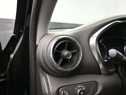 Used 2023 Chevrolet Blazer LT image 17