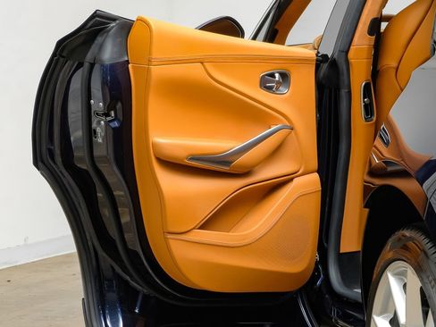 Used 2021 Aston Martin DBX image 40