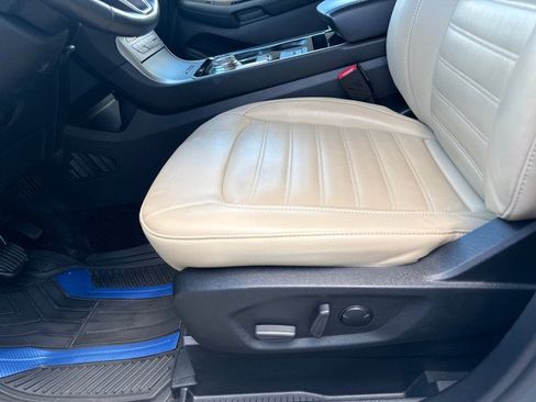 Used 2020 Ford Edge SEL w/ Cold Weather Package AWD/4WD image 16