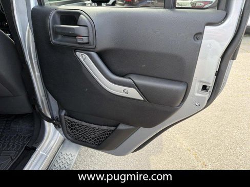 Used 2013 Jeep Wrangler Unlimited Sahara w/ Connectivity Group AWD/4WD image 16