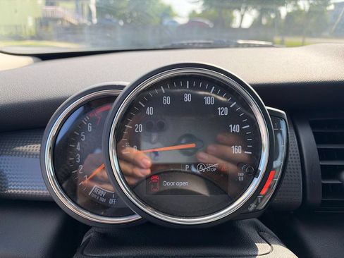 Used 2020 MINI Cooper 4-Door Hardtop w/ Premium Package FWD image 18