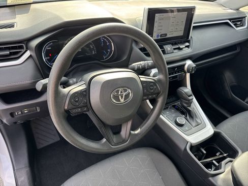 Used 2025 Toyota RAV4 XLE image 18