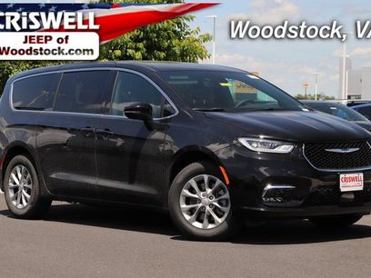 New 2025 Chrysler Pacifica Select