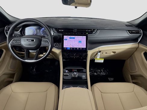 New 2025 Jeep Grand Cherokee Limited image 28