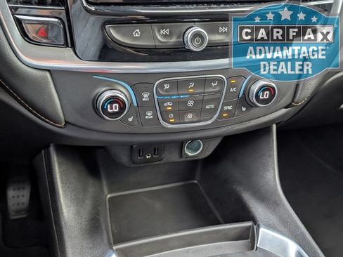 Used 2021 Chevrolet Traverse LT FWD image 11