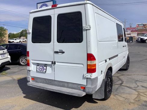 Used 2003 Dodge Sprinter 2500 RWD image 13