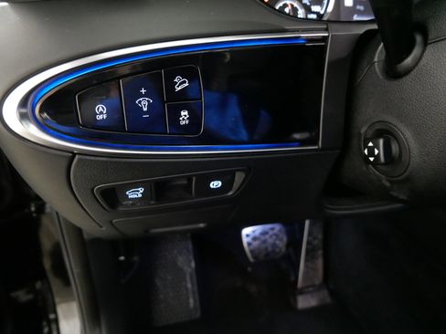 Certified 2025 Genesis GV70 3.5T Sport w/ Sport Advanced Package image 26